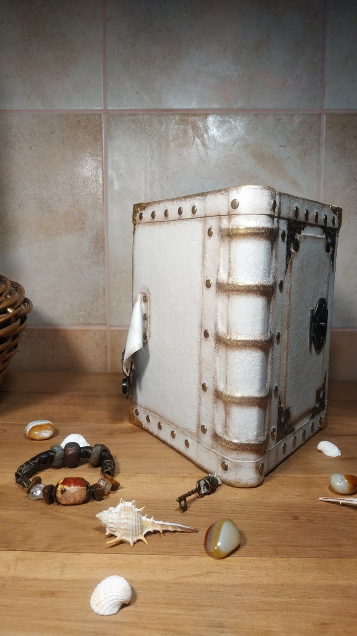White Leather Journal with Antique Lock – Handmade Vintage Blank Notebook, Book of Shadows