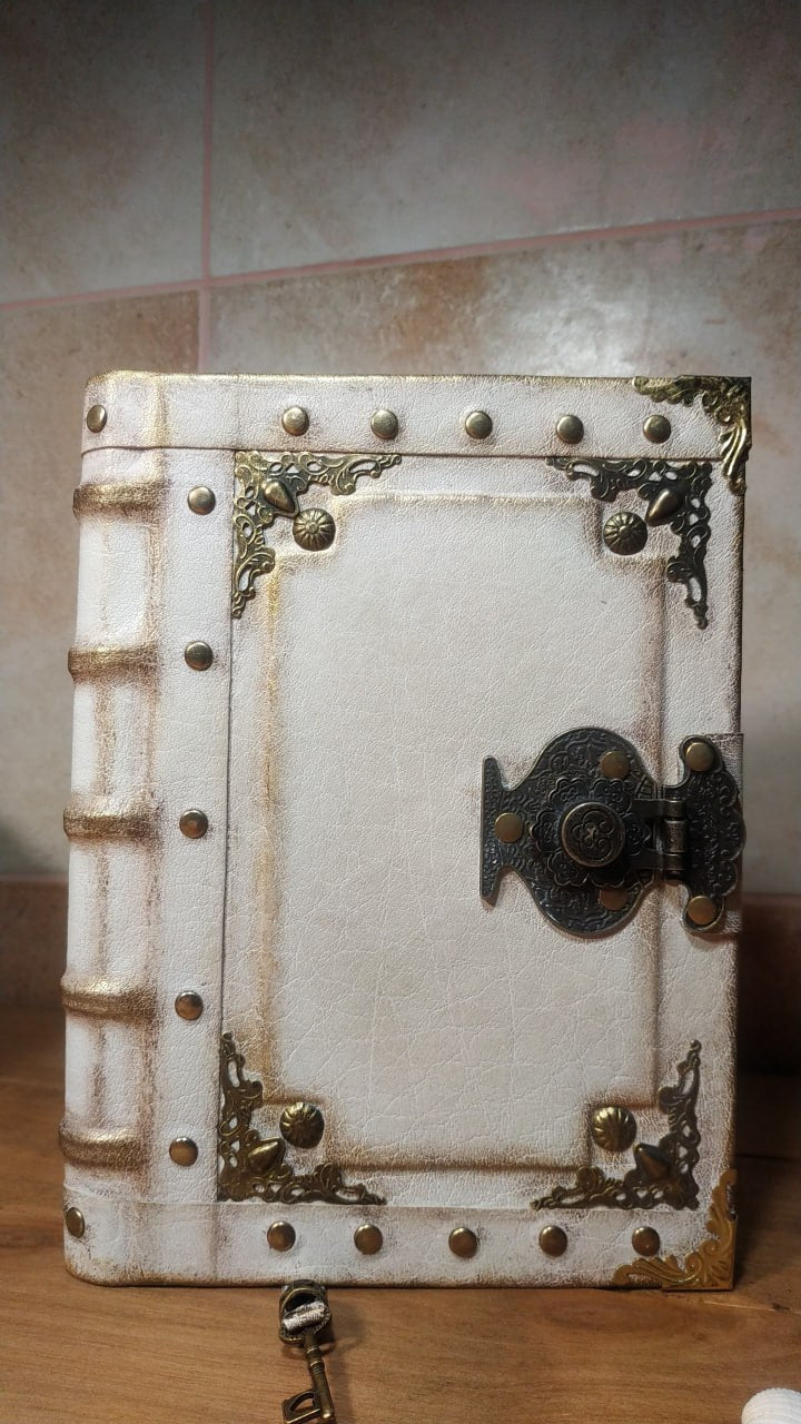White Leather Journal with Antique Lock – Handmade Vintage Blank Notebook, Book of Shadows