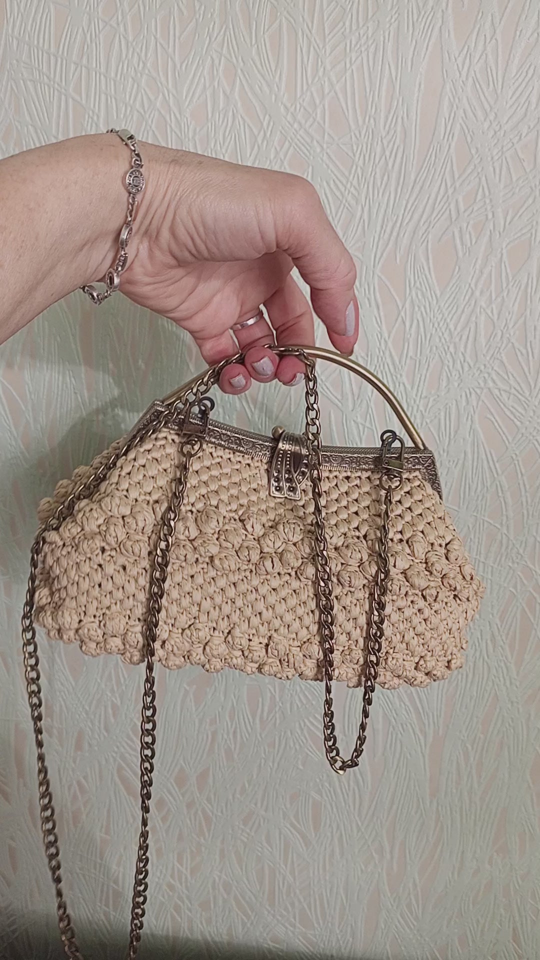 Video of beige crochet kisslock bag raffia wedding purse with gold clasp